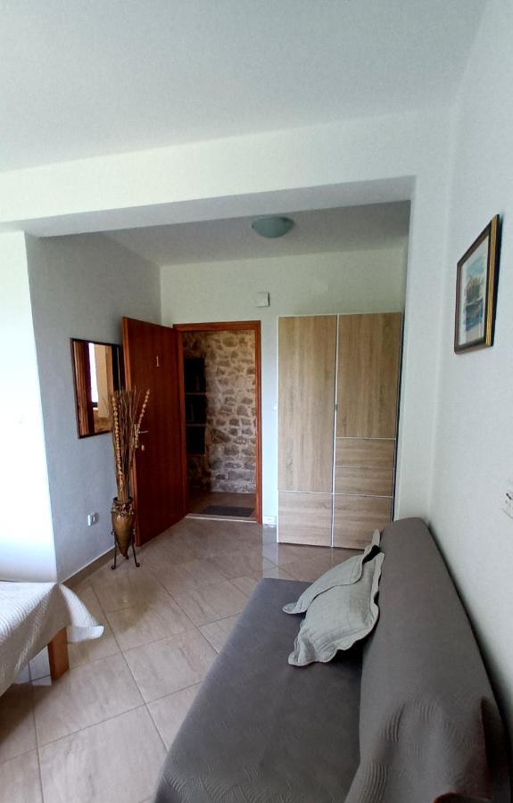 Kremena Small 200m Apartamento