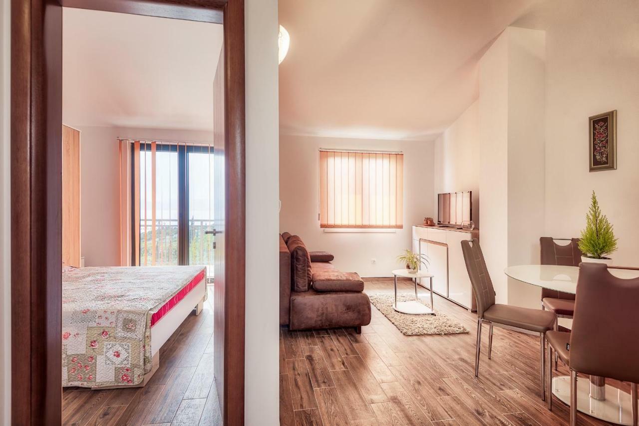 Kremena Small 200m Apartamento *
